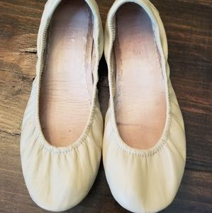 Cream Tieks